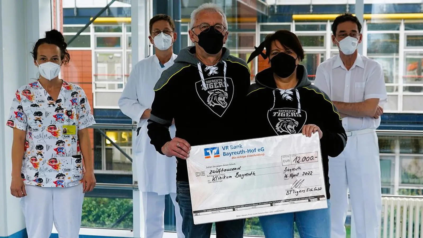 v.l.: Ilona Golla, Prof. Dr. Jörg Reutershan, Matthias Wendel, Claudia Wendel, Prof. Dr. Thomas Rupprecht (Foto: red)