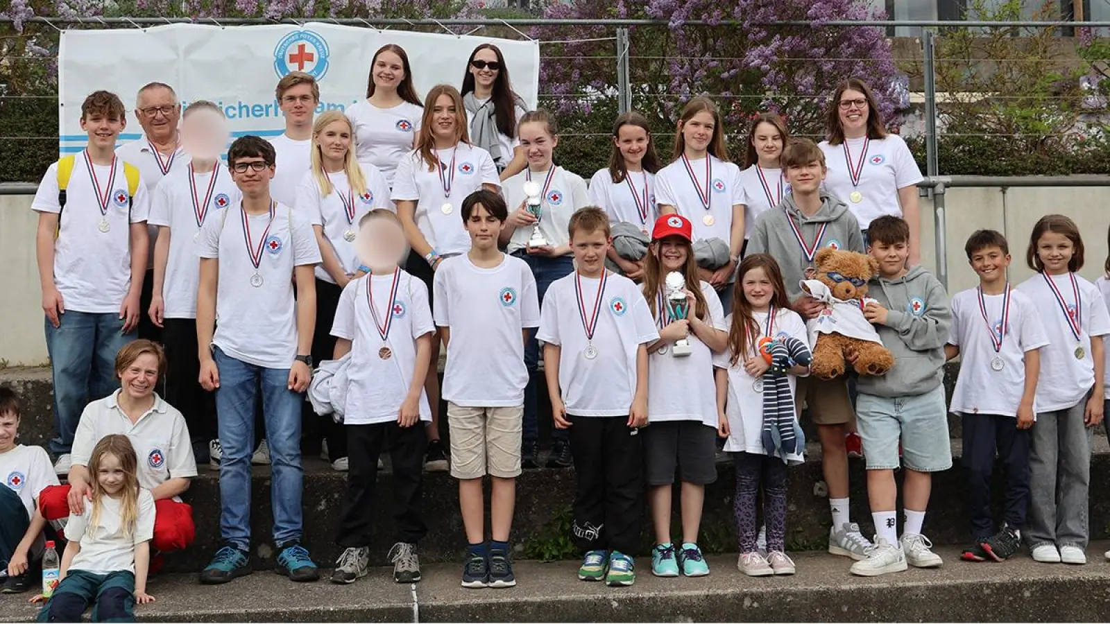 Die Teilnehmenden der Jugendgruppen der Wasserwacht Ortsgruppe Bayreuth am Wasserwacht Bezirkswettbewerb 2024 in Lauf an der Pegnitz. (Foto: Arne Peplau/Wasserwacht Bayreuth)