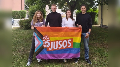 Der neugewählte Vorstand: v.l.n.r.: Dilara Su Giray, Lukas Reutershan, Antonia Stauber, Jasin Hopf. Nicht auf dem Bild: Daniel Schuff  (Foto: Jusos Bayreuth)