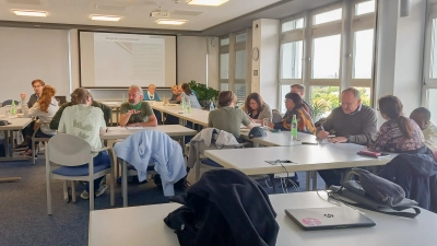Vertreterinnen und Vertreter der Stadtverwaltung, von Wohlfahrtsverbänden, Vereinen und Studierende trafen sich zum zweiten Leitlinientreffen im Rahmen des Bayreuther Integrationsprozesses. (Foto: Stadt Bayreuth )