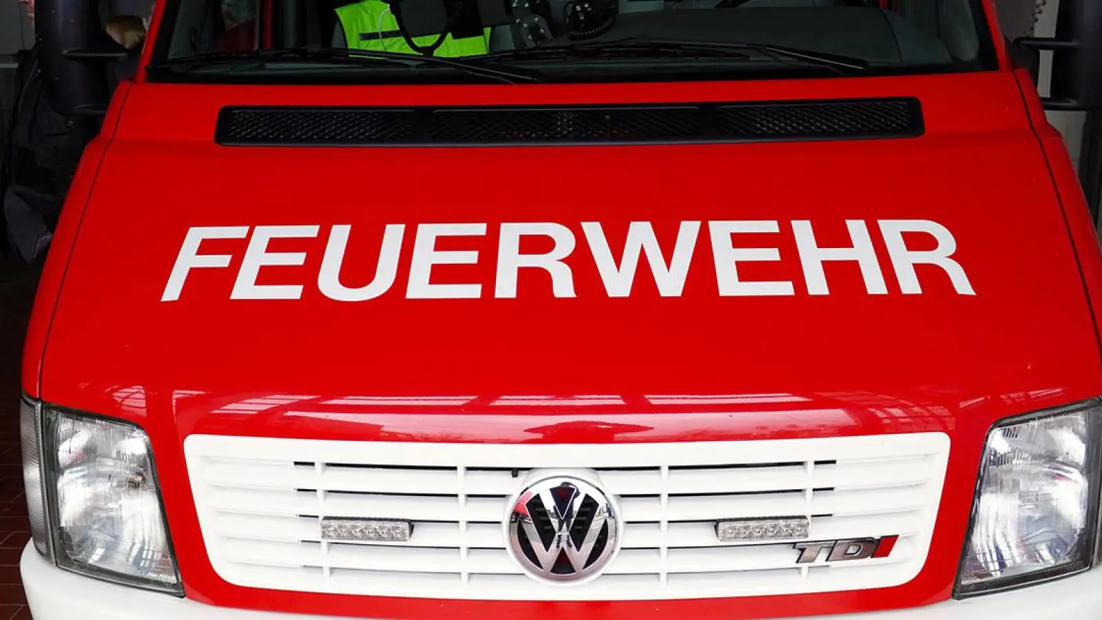 Brandstifter halten Bayreuther Feuerwehr in Atem: Flammen schlagen aus vielen Containern (Foto: red)