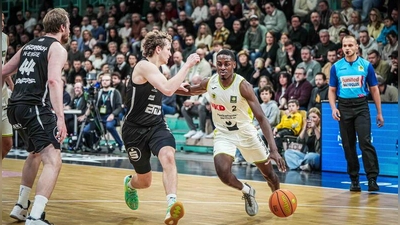 Tehree Horn (am Ball) war Topscorer einer ausgeglichenen Bayreuther Mannschaft beim heutigen Derbytriumph. (Foto: Thorsten Ochs)