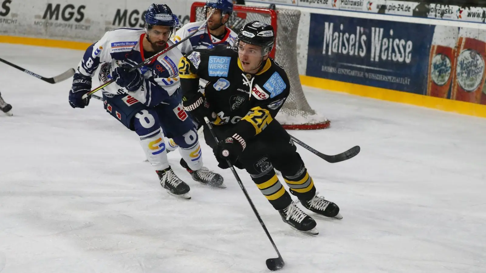 Was für ein Spiel! Die Bayreuth Tigers schlagen den Tabellenführer Kassel Huskies mit 4:3 nach Penaltyschießen. (Foto: Peter Kolb)