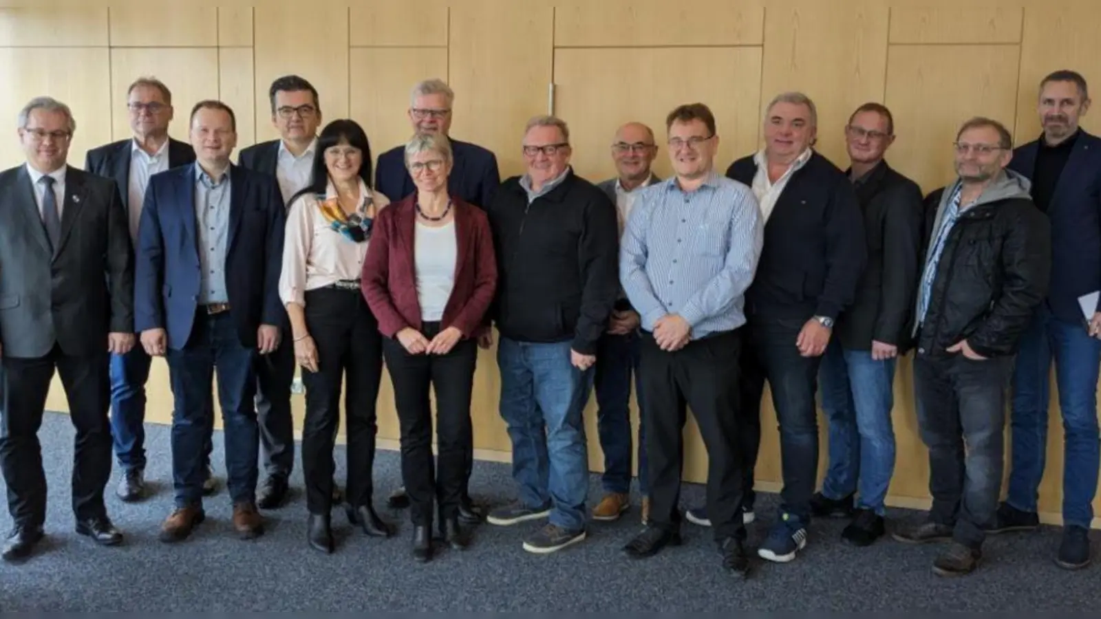 Am 21. November 2023 unterzeichneten in Bayreuth die Bürgermeisterinnen und Bürgermeister mit dem Wasserwirtschaftsamt zwei Vereinbarungen für die Zukunft ihrer Gewässer. (Foto: jle)