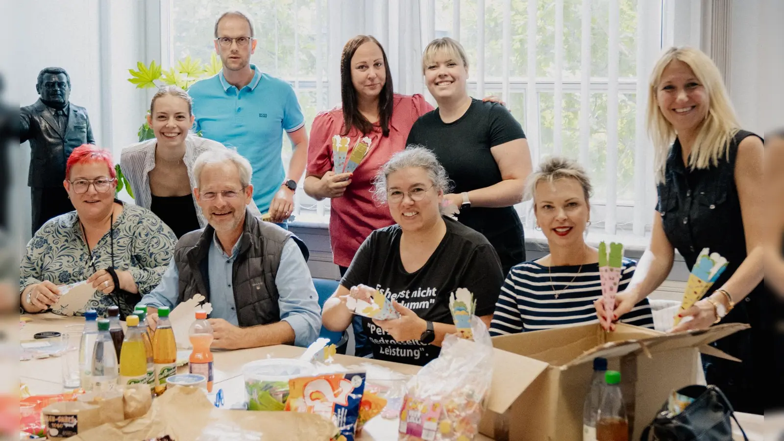 Staatssekretärin Silke Launert und Stadtratskandidaten haben die Schultüten befüllt. (Foto: CSU Bayreuth | Serafina Heerling)