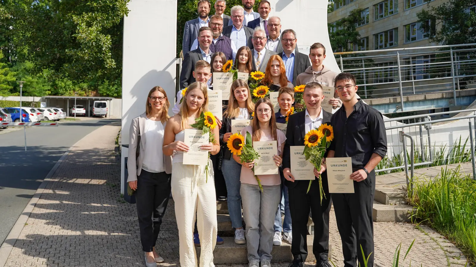 Ausgezeichnet wurden Schülerinnen und Schüler mit den besten Qualifizierenden Mittelschulabschlüssen sowie den besten Mittleren Schulabschlüssen der Mittelschulen in den jeweiligen Schulamtsbezirken.  (Foto: sd)