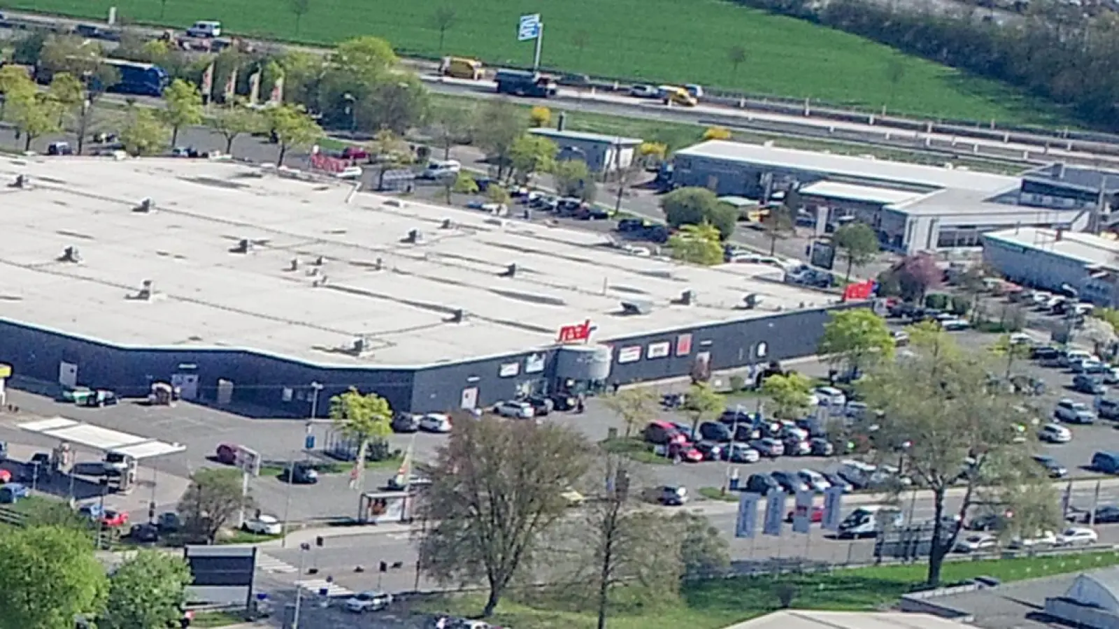 Alter real in Bayreuth: Ein neues Edeka E-Center wird dort 2023 eröffnet. (Foto: Dörfler)
