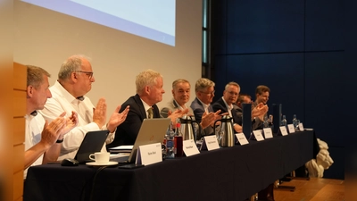 Einstimmige Beschlüsse in der Vollversammlung - bei der Jahres- und Vermögensrechnung 2024 <br>ebenso wie bei der Zustimmung für den neuen Geschäftsführer. (Foto: HWK für Oberfranken)