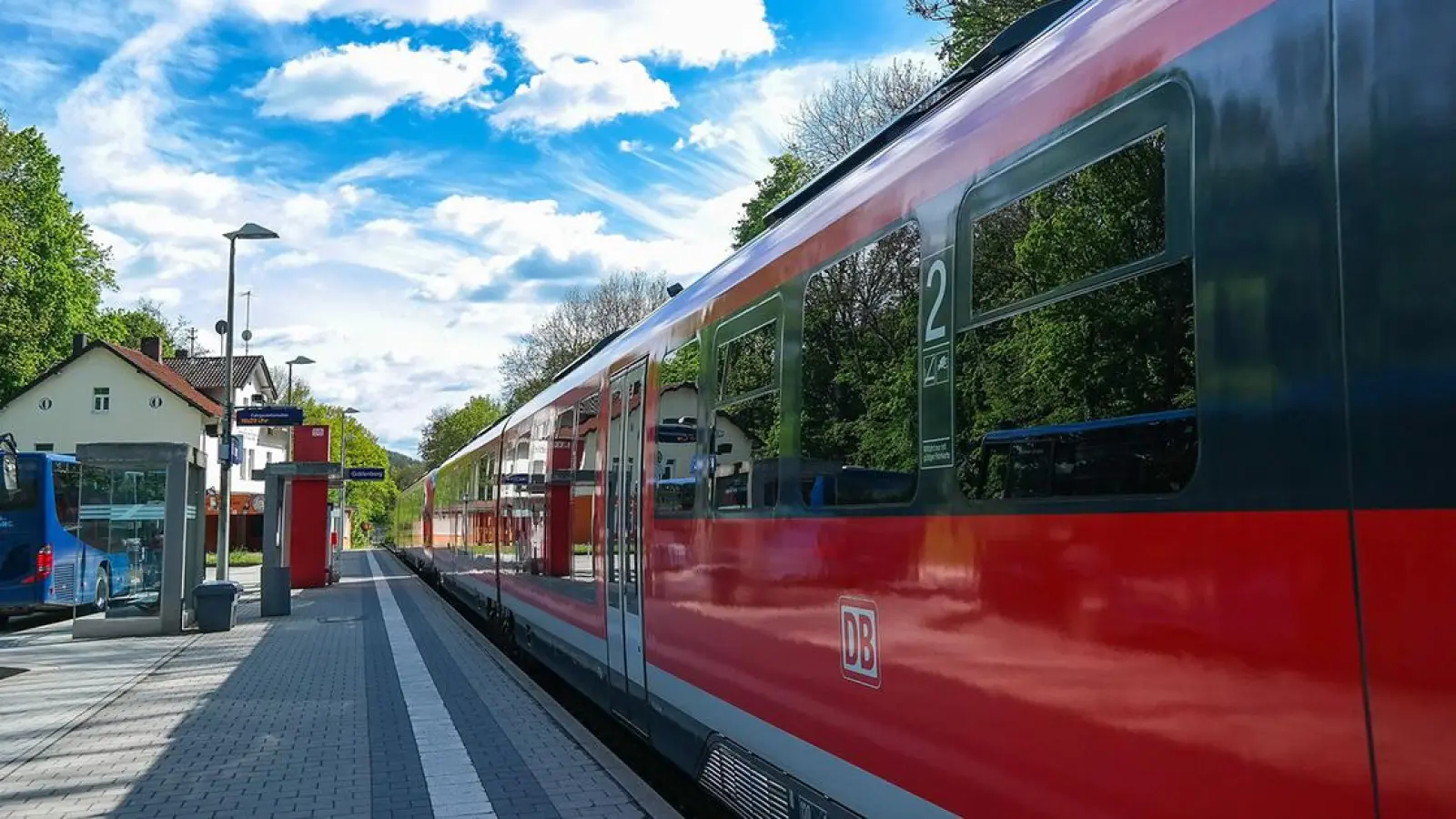 Schwarzfahrer soll versucht haben, Zugschaffner in Oberfranken zu töten (Foto: pixabay/IndiraFoto)