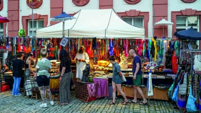 Bunte Vielfalt und lebendige Kultur: Veranstaltungen wie das Afrika-Karibik-Festival bringen Leben in den öffentlichen Raum – stehen aber zugleich vor wachsenden Anforderungen und Kosten durch Sicherheitsauflagen. 							 (Foto: Dörfler/Archiv)