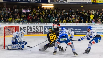 Kyle Bollers (Trikotnummer 88, hier beim Gastspiel des SC Riessersee im Dezember in Bayreuth) erzielte heute das dritte Bayreuther Tor in Garmisch. (Foto: Archiv/Dirk Ellmer)