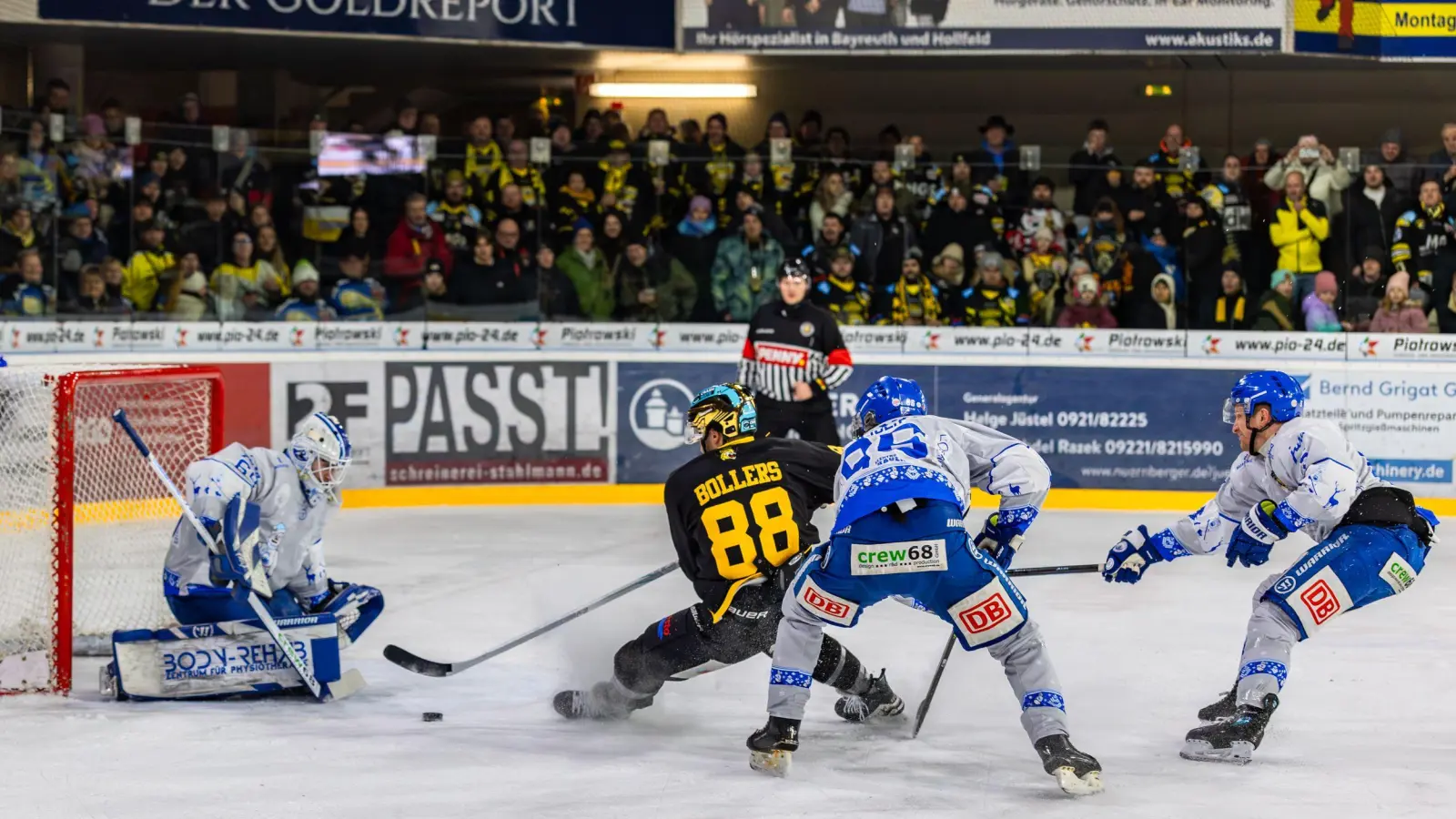 Kyle Bollers (Trikotnummer 88, hier beim Gastspiel des SC Riessersee im Dezember in Bayreuth) erzielte heute das dritte Bayreuther Tor in Garmisch. (Foto: Archiv/Dirk Ellmer)
