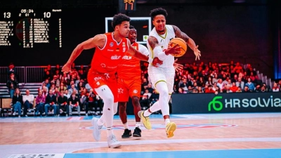 Neuzugang Darrell Davis (hier am Ball bei seinem ersten Einsatz am vergangenen Sonntag in Köln) ist Hoffnungsträger für MpK auch im Hinblick auf das kommende Heimspiel gegen die VfL SparkassenStars Bochum am Freitag, 30. Oktober, um 19 Uhr. (Foto: RheinStars Köln)