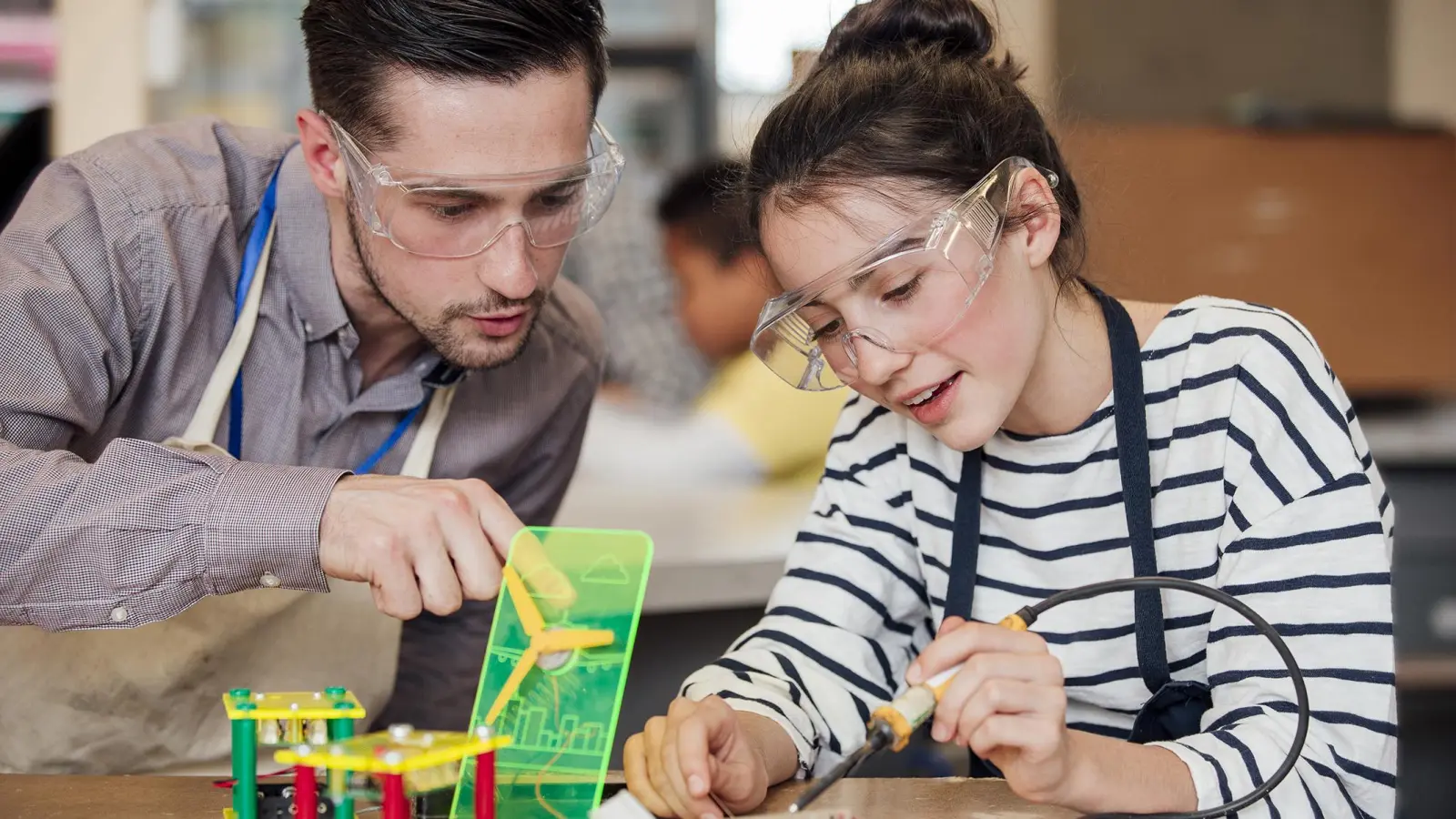 Immer mehr junge Menschen in Oberfranken entscheiden sich für eine Ausbildung im Handwerk. (Foto:  iStock/SolStock)