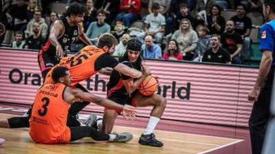 Hart umkämpft waren in der vergangenen Saison die Duelle zwischen Bayreuth und Wolmirstedt (Bild). In der neuen Saison 2026/27 werden den SBB Börde Baskets Wolmirstedt als Sanktion aus einem Nachlizenzierungsverfahren vier Punkte abgezogen.  (Foto: Thorsten Ochs)