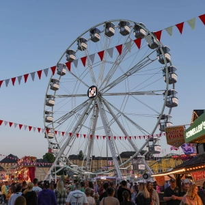 Viel los auf dem Bayreuther Volksfest.  (Foto: sd)