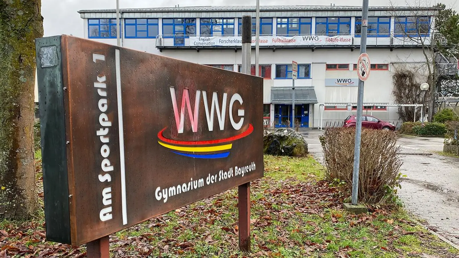 Das WWG in Bayreuth: Wegen Heizungsschaden für die Schüler vorerst geschlossen. (Foto: jle)