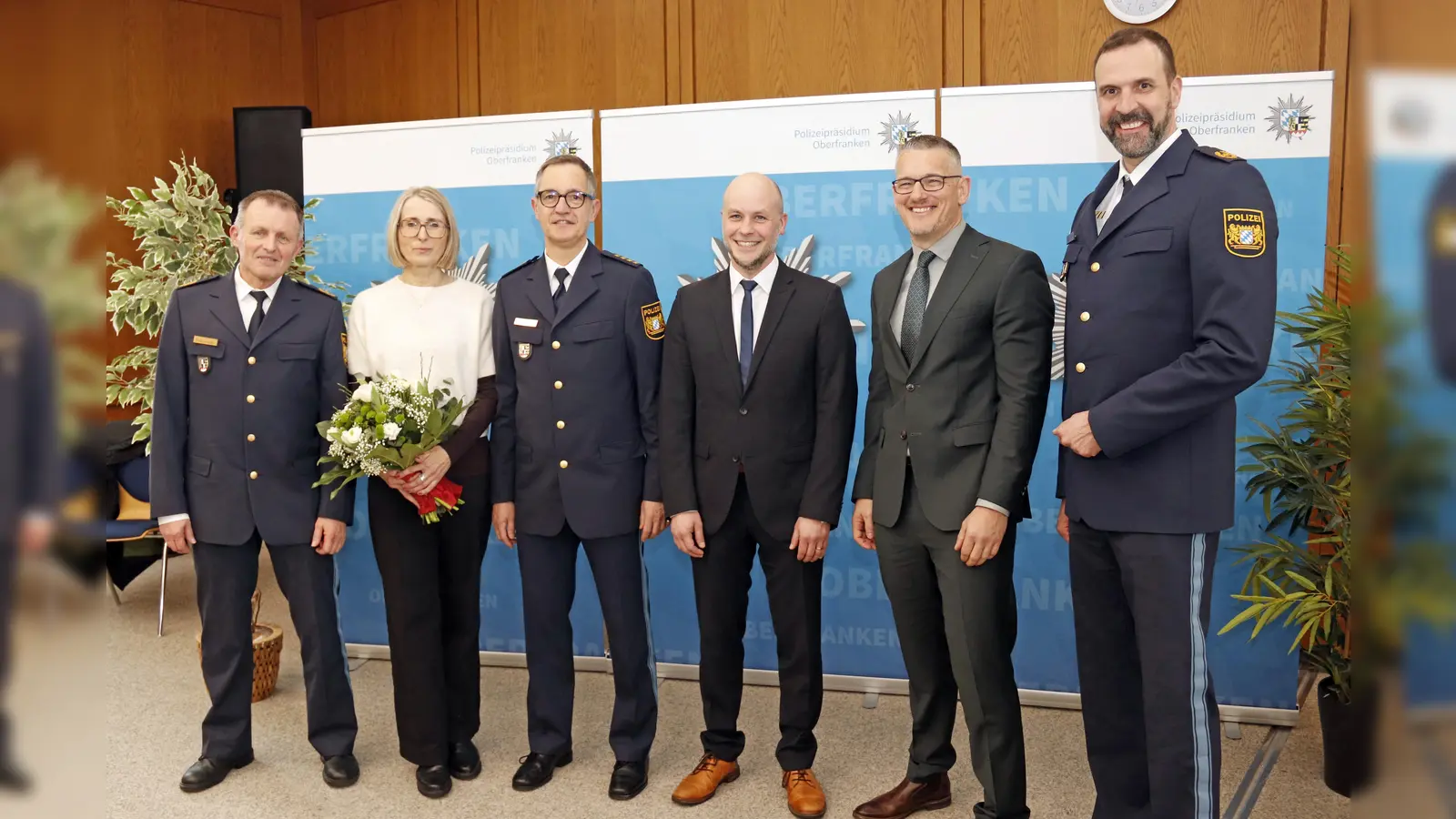 v.l.n.r.: Armin Schmelzer, Uwe Ebner mit Ehefrau, Sebastian Spindler, Dominik Salosnig, Ulrich Rothdauscher (Foto: Polizei Oberfranken )