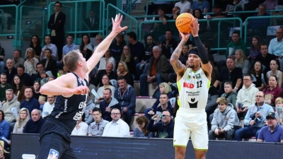 Cantia Rahming (am Ball) war bester Akteur des BBC gegen Gießen. (Foto: BBC Bayreuth/Peter Kolb)