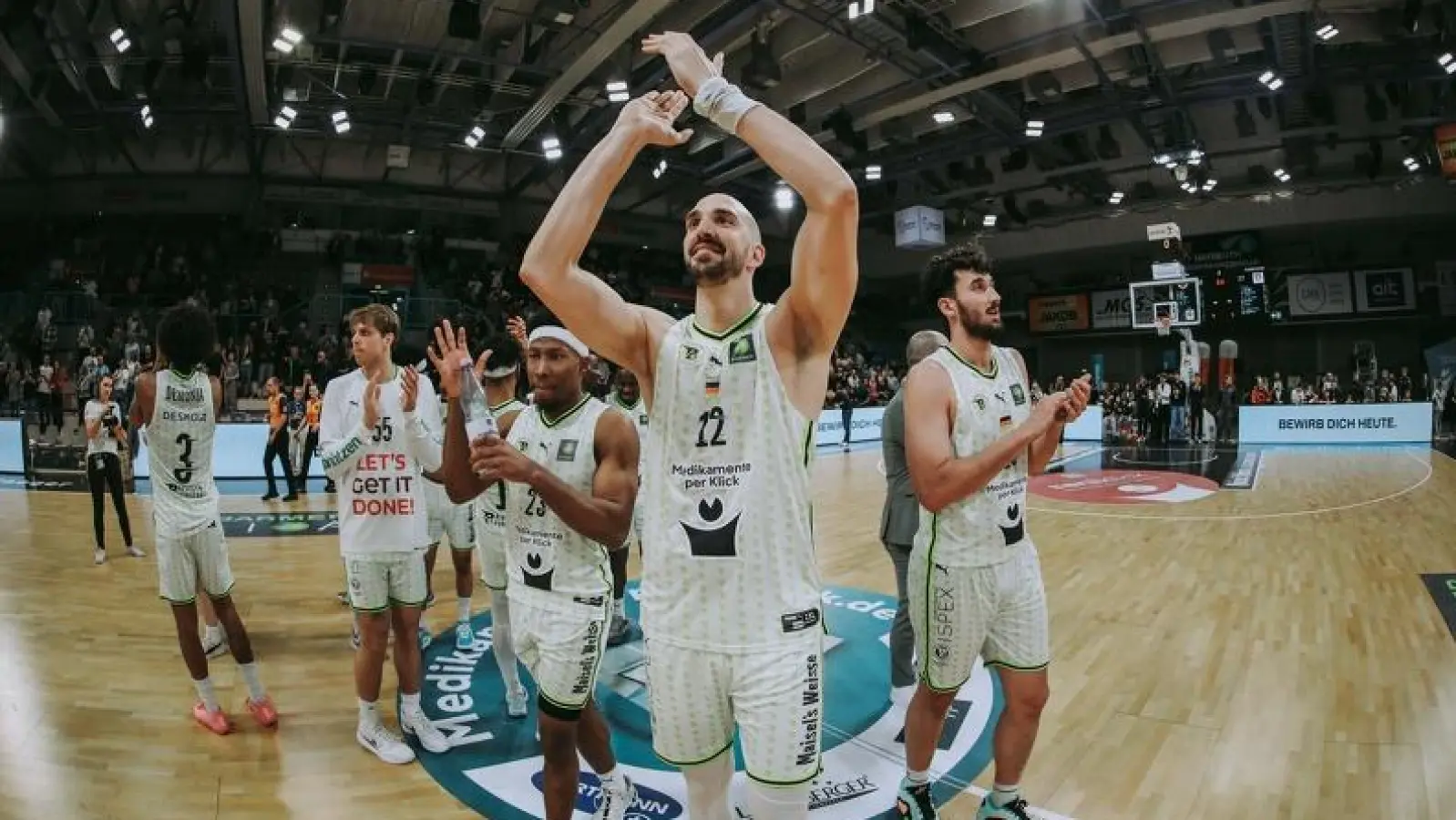 Grund zum Jubeln gab es für die Spieler des BBC Bayreuth nach dem Sieg gegen Düsseldorf. (Foto: Thorsten Ochs)