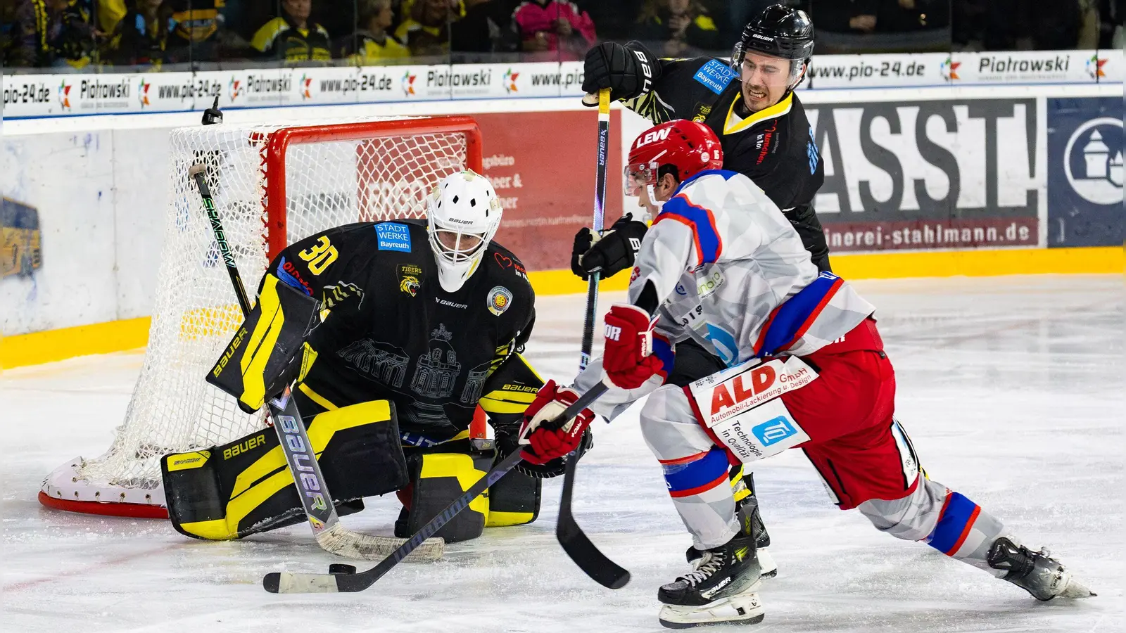 Goalie Maximilian Meier (hier im Heimspiel gegen den EC Peiting) war auch in Passau ein sicherer Rückhalt der onesto Tigers. (Foto: Dirk Ellmer )