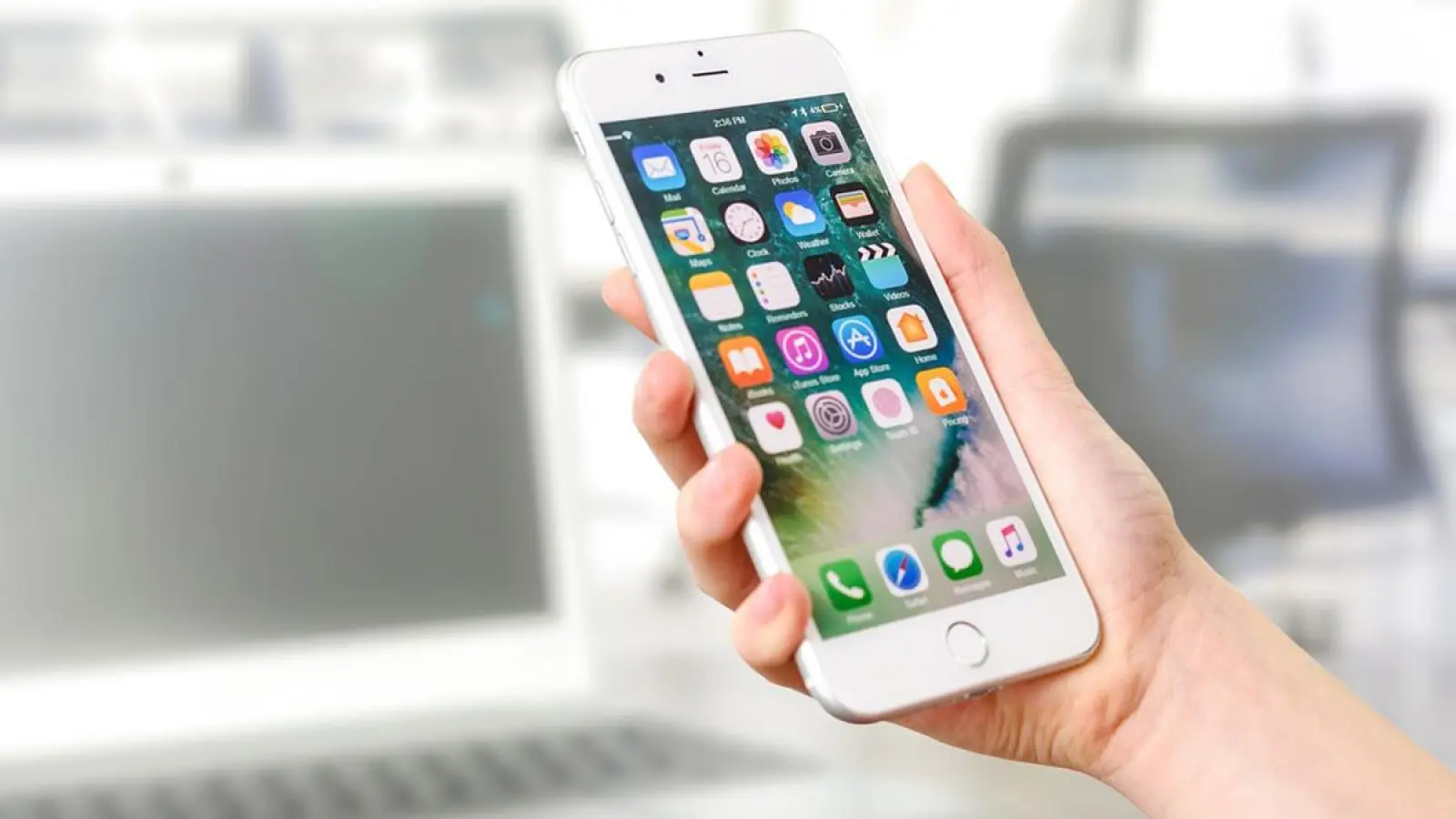 Unter anderem das Testen von Apps stuft die Polizei als unseriös ein und ruft zu Misstrauen auf. (Symbolbild: pixabay/PhotoMIX-Company)