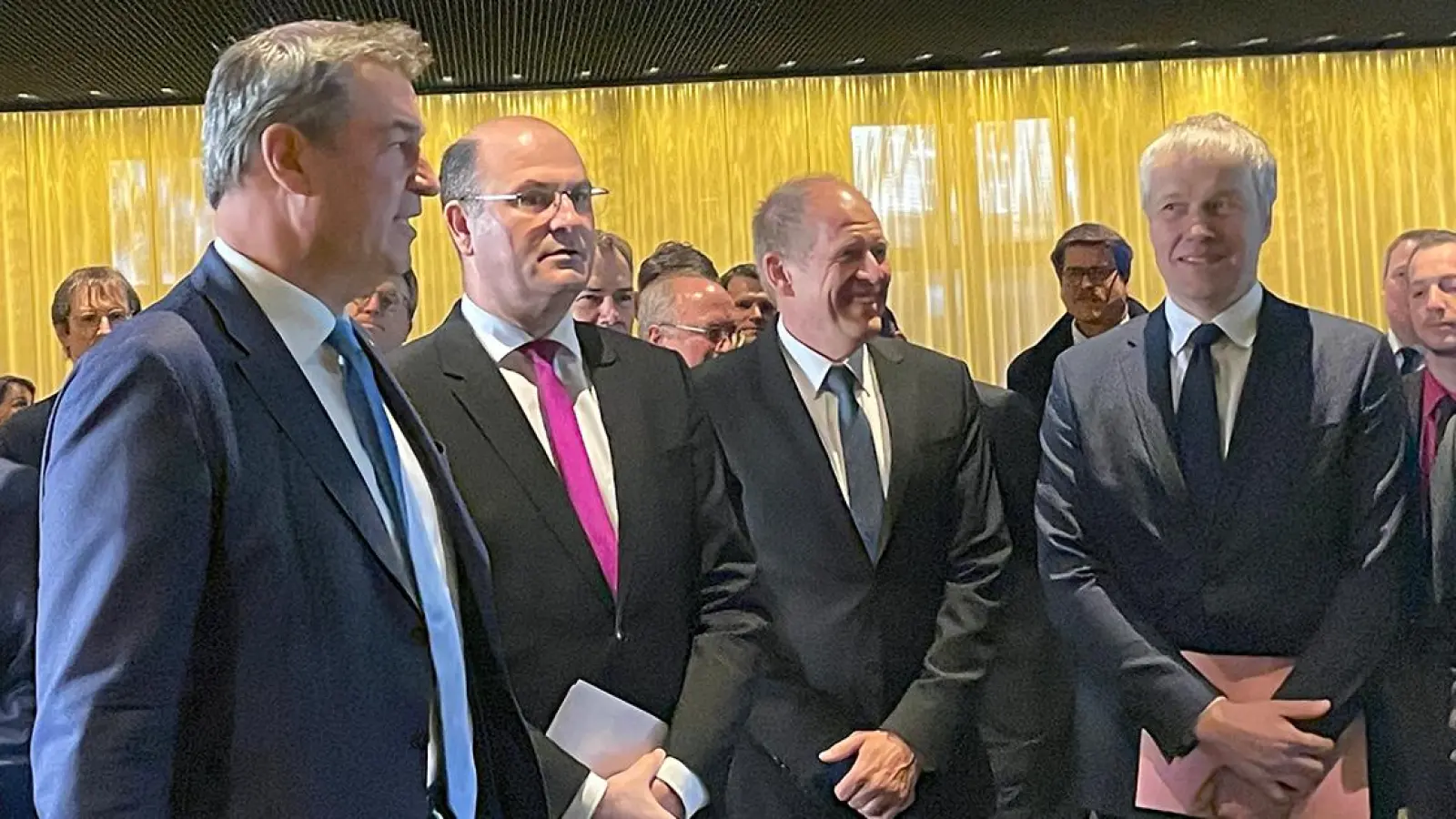 Ministerpräsident Markus Söder und Heimatminister Albert Füracker im Opernhaus-Museum. (Foto: Munzert)