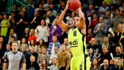 James Woodard beim Wurf. (Foto: Thorsten Ochs)