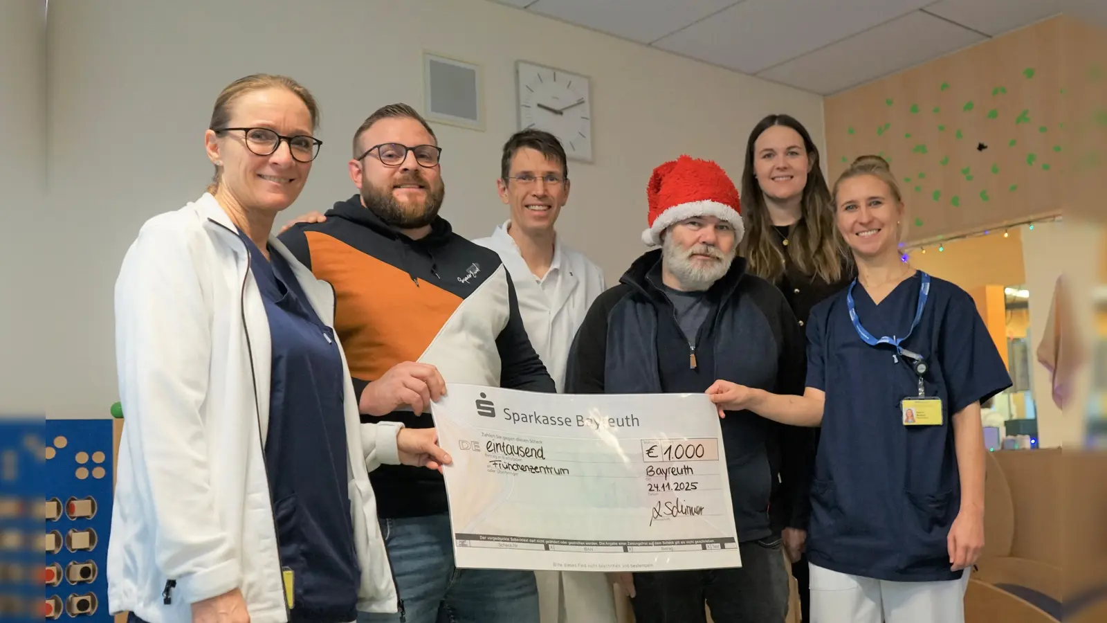 Claudia Hutzler, Stellvertretende Leiterin der Frühgeborenenstation, Denny Schönheiter, Gemeinderat in Bindlach, Prof. Patrick Morhart, Direktor der Klinik für Kinder und Jugendliche, Klaus-Dieter Jaunich, Zweiter Bürgermeister der Gemeinde Bindlach, Annemarie Schirmer, Gemeinderätin und Ortsvorsitzende der CSU Bindlach und Bianca Markhof, Leiterin der Pädiatrischen Intensivstation. (Foto: CSU Bindlach)