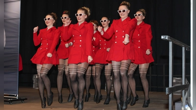 Am Freitag wurde die Bindlacher Bärenhalle zum Schauplatz des großen Gardetreffens. (Foto: sd)