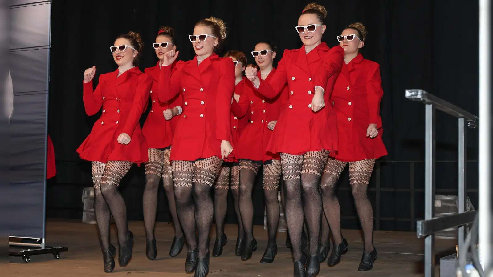 Am Freitag wurde die Bindlacher Bärenhalle zum Schauplatz des großen Gardetreffens. (Foto: sd)