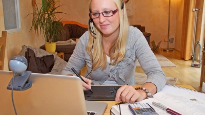 Sicher und flexibel ist die Nachhilfe via Internet. (Foto: djd/Studienkreis)