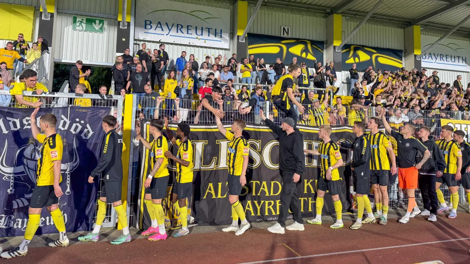Die Altstadt hofft, dass ihre Fans nach dem auf Samstag, 20. Juli, verlegten Saison-Auftaktspiel gegen den TSV Buchbach feiern können. (Foto: Archiv/Stefan Dörfler)
