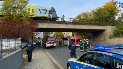 UPDATE: Zusammenprall mit Zug in Bayreuth: Junge Frau stirbt im Krankenhaus (Foto: Lenkeit)