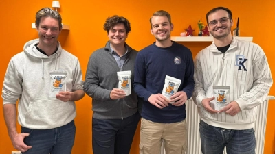 Das Team, das den „KaterKumpel” erfunden hat: V.l. Daniel Schröder, Benedikt Hensellek, Christopher Wenzlau und Aziz Derguti. (Foto: jm)