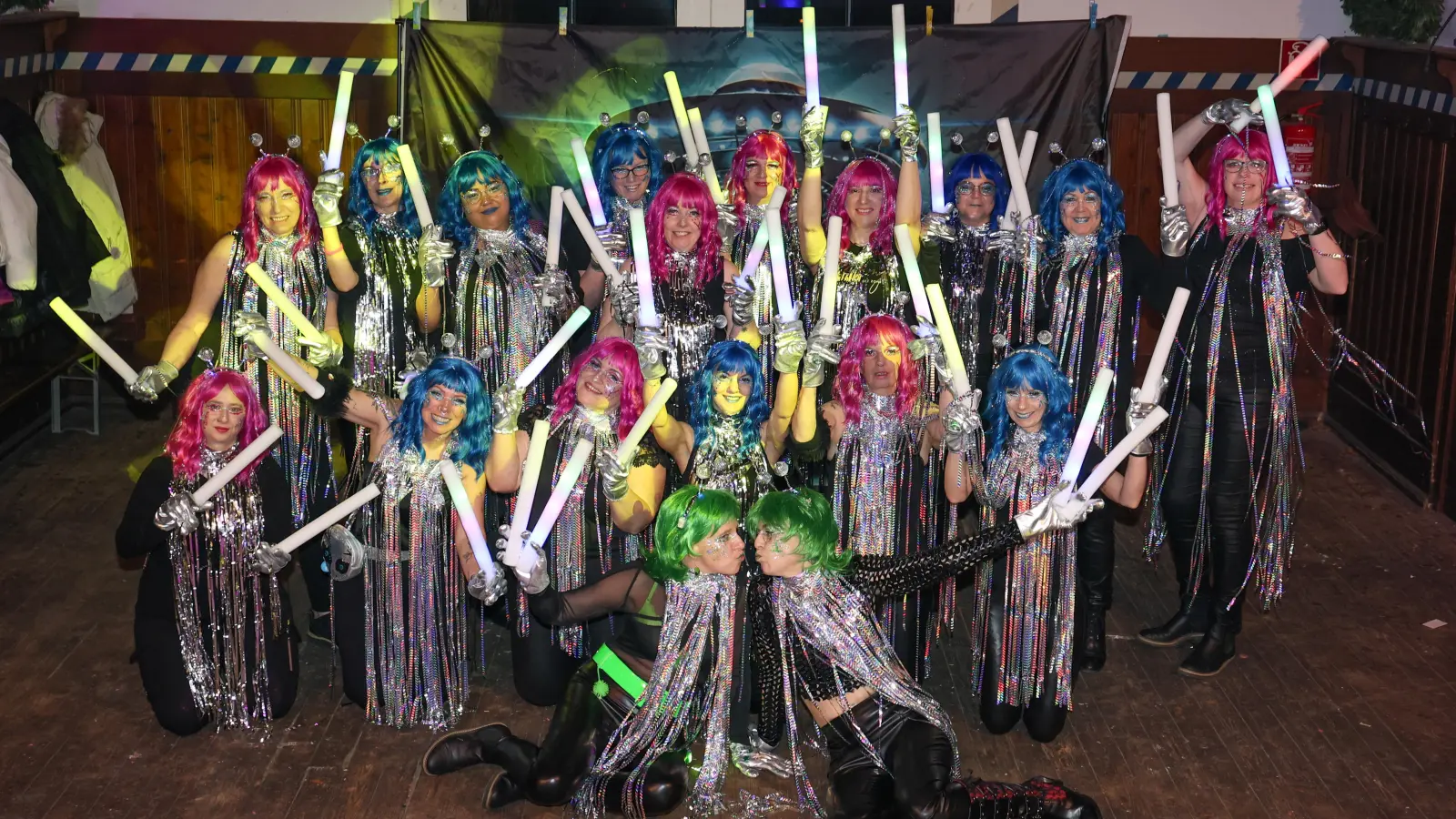 Die Bayreuther Hexen riefen – und die Narren folgten in Scharen: Beim Hexenball 2026 in Bayreuth verwandelte sich der Herzogkeller in einen brodelnden Kessel.  (Foto: sd)