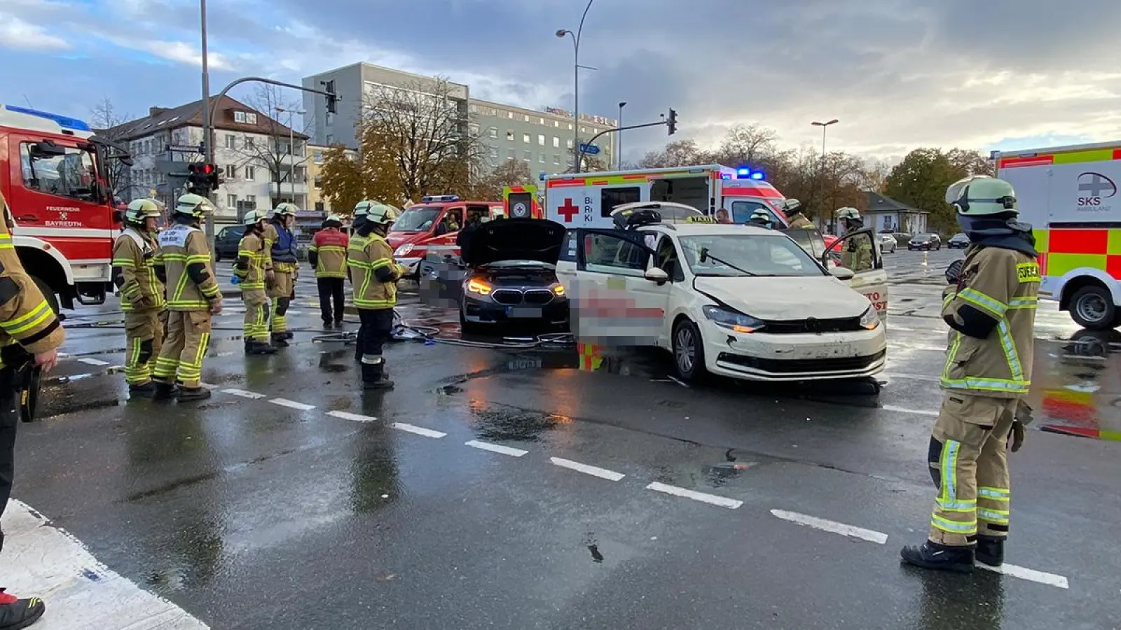 Auf der Kreuzung von Hohenzollernring und Luitpoldplatz kollidierten zwei Autos miteinander. (Foto: Lenkeit)