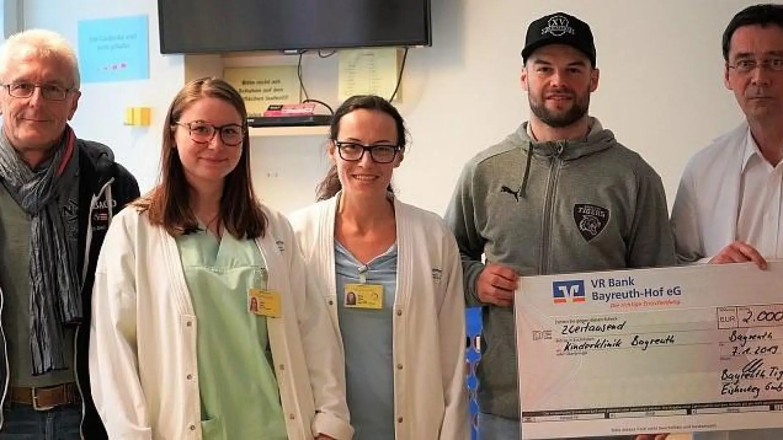 DIe Spendenübergabe der Bayreuth Tigers am Klinikum Bayreuth. / Foto: Bayreuth Tigers / Alex Vögel (Foto: inBayreuth.de)