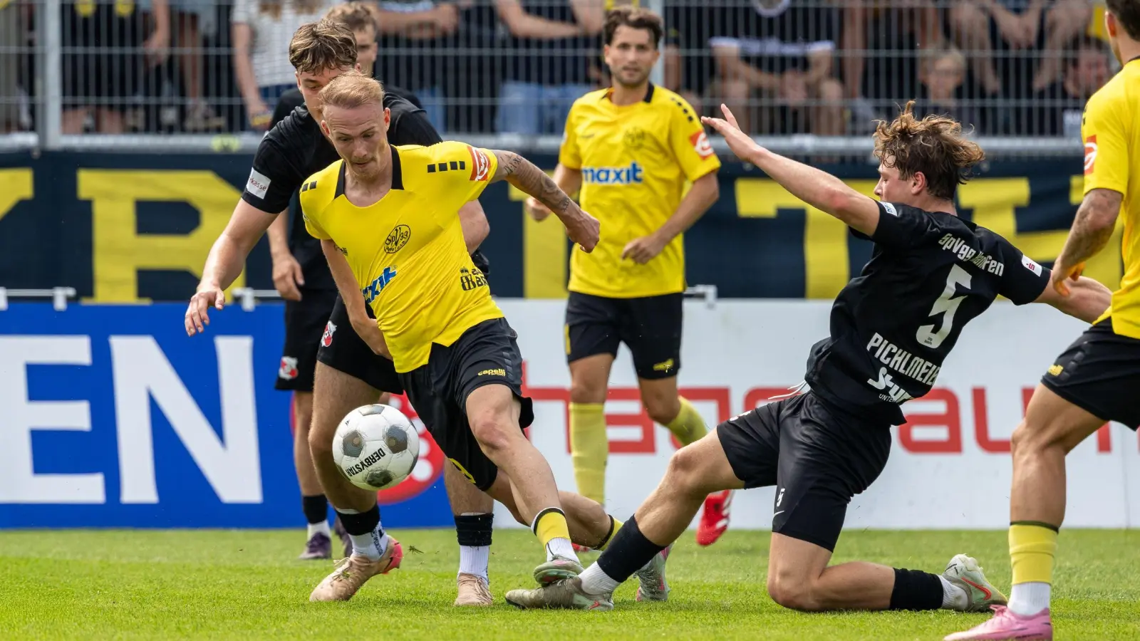 Ein absolutes Kampfspiel wie beim Hinspiel in Bayreuth (Bild) war auch das heutige Rückspiel der Altstadt bei der SpVgg Hankofen-Hailing. (Foto: Archiv/Dirk Ellmer)