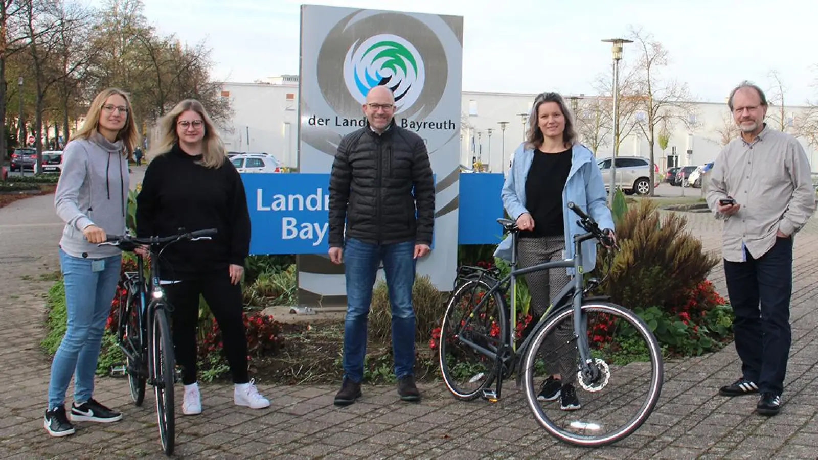 v.l.n.r.: Andrea Knörrer, Verena Vogel (Verkehrswesen), Leitender Verwaltungsdirektor Daniel Frieß, Carmen Hahn (Regionale Entwicklungsagentur) und Peter Findeklee (Tiefbau). (Foto: red)