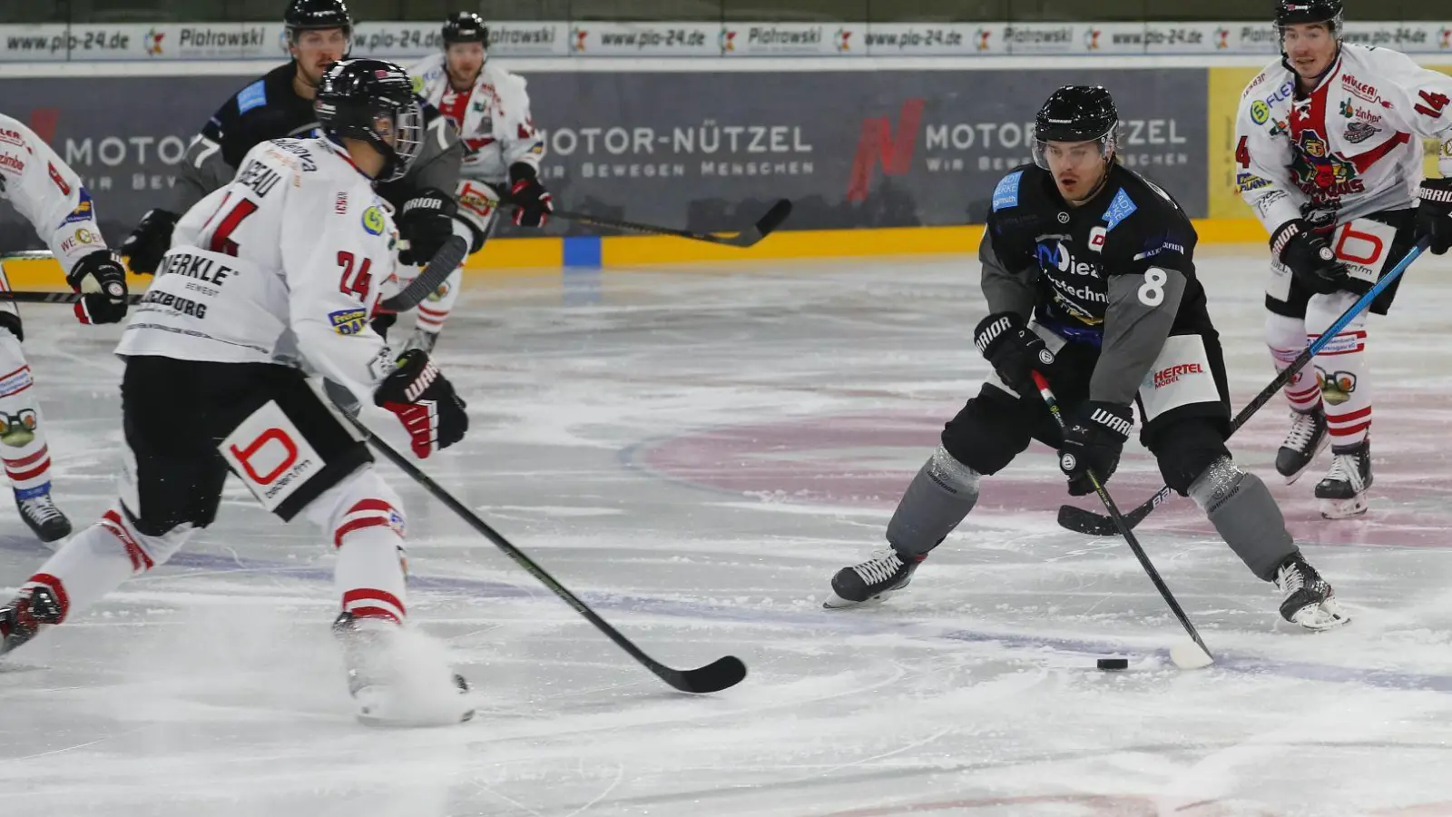 Tyler Gron und seine Nebenleute mussten sich in Freiburg 2:4 geschlagen geben. (Foto: Peter Kolb (Archiv))