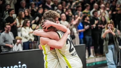 Die beiden U19-Topscorer Leo Friedlein und Liam Holländer waren kürzlich auch beim BBC Bayreuth im ProA-Derby gegen die Nürnberg Falcons eingesetzt und scorten beide jeweils vier Punkte. (Foto: Thorsten Ochs)