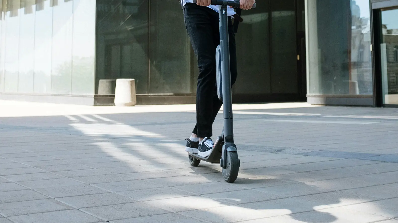 Bei der Verkehrskontrolle eines E-Scooters wurden bei dem Fahrer drogentypische Ausfallerscheinungen festgestellt.  (Foto: Pexels)