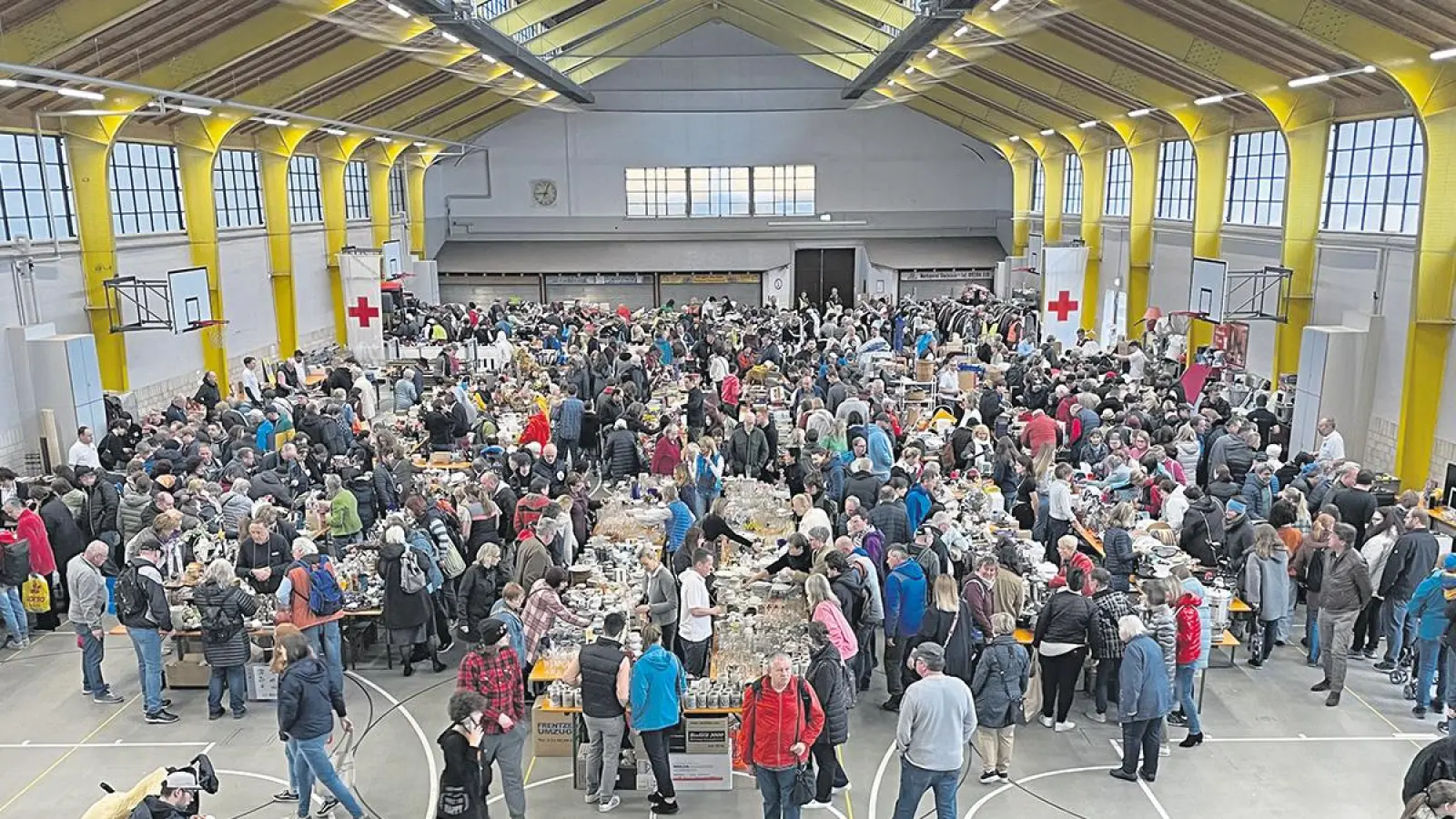 Der Flohmarkt des Lions-Club in der Rotmainhalle bei einer vergangenen Auflage. (Foto: red)