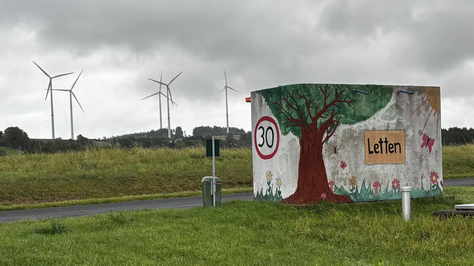 Neben der rund um Creußen schon stark vertretenen Windenergie sollen auch PV-Freiflächenanlagen für eine sichere Energieversorgung möglichst ohne fossile Brennstoffe sorgen.  (Foto: uf)