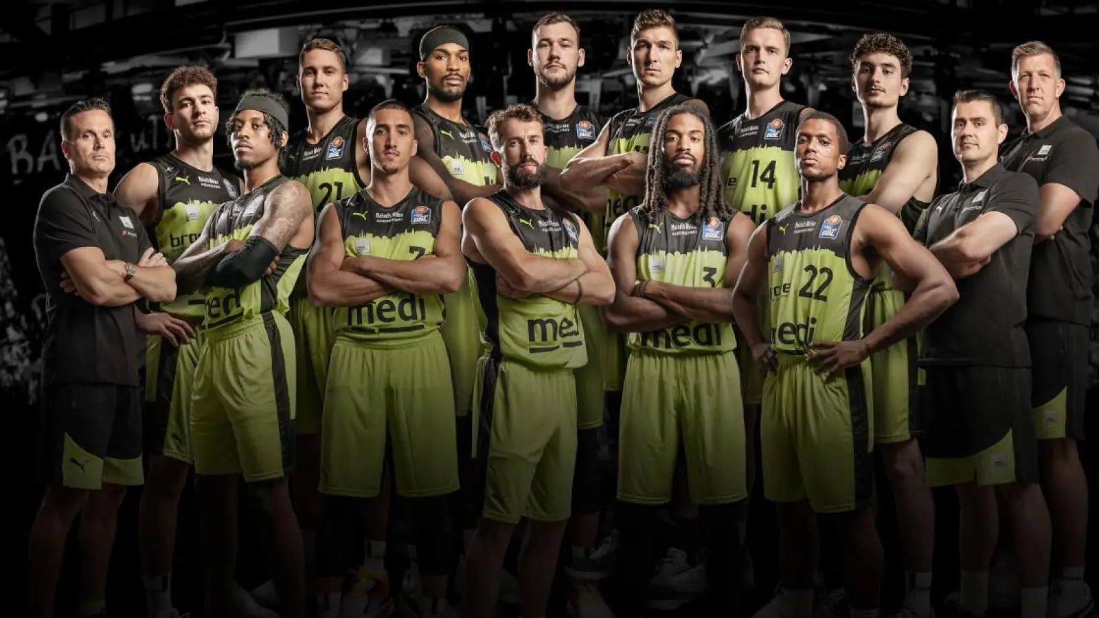 Die Spieler von medi bayreuth in ihrer neuen Arbeitskleidung. (Foto: medi bayreuth)