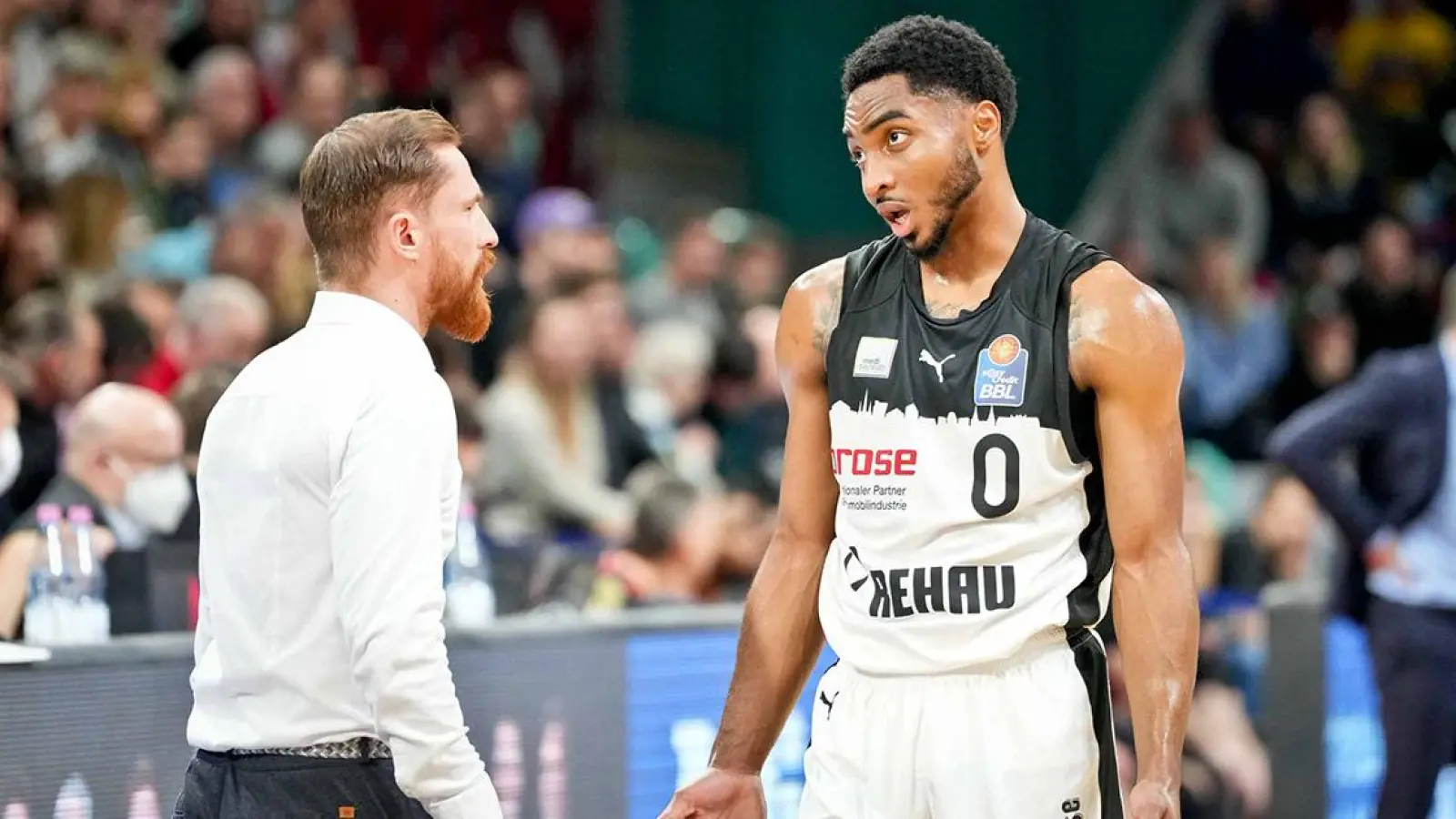 Coach Lars Masell (li.) und Brandon Childress (re.) mussten sich mit medi Bayreuth geschlagen geben. (Foto: Ochsenfoto.de)