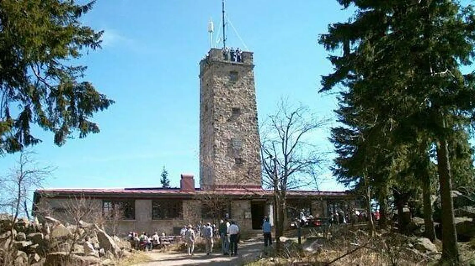 Der Asenturm mit seiner Gaststätte am Ochsenkopf hat einen neuen Eigentümer.  (Foto: red)
