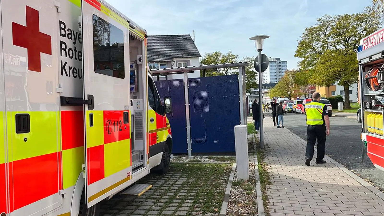 Die Einsatzkräfte in der Lenbachstraße im Stadtteil Altstadt. (Foto: BRK-Kreisverband Bayreuth)