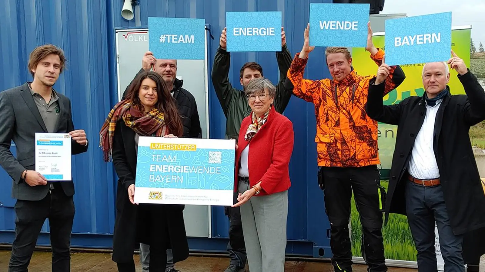 V.l.n.r.: Andy Gradel, Benita Böhm (BtX) Tino Eisenhardt (Bioenergiepark Hof/Saale), Leon Müller-Noell (BtX), Heidrun Piwernetz (Regierungspräsidentin von Oberfranken), Andreas Molle (BtX), Alexander Wagner (Energiekoordinator der Regierung von Oberfranken). (Foto: red)